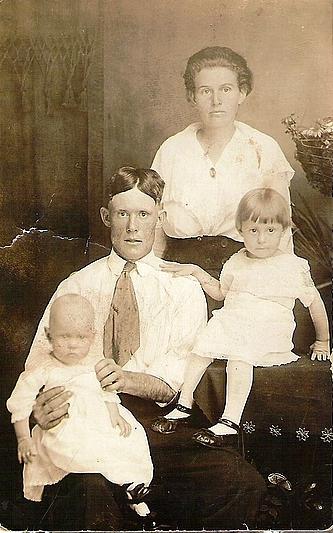 John and Blanche Boatright, with sons James Milton and William Houston