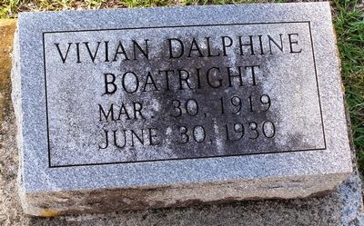 Vivian Dalphine Boatright Gravestone